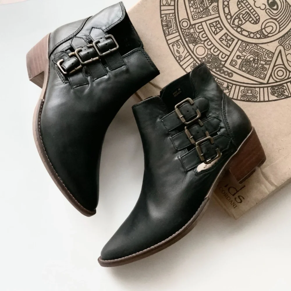 Five Worlds by Cordani Distressed Black Leather Buckle Heeled Ankle Boots Bootie - Picture 2 of 11